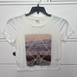 Tokyo Darling Small White Graphic T-shirt with Mountain and Road Design